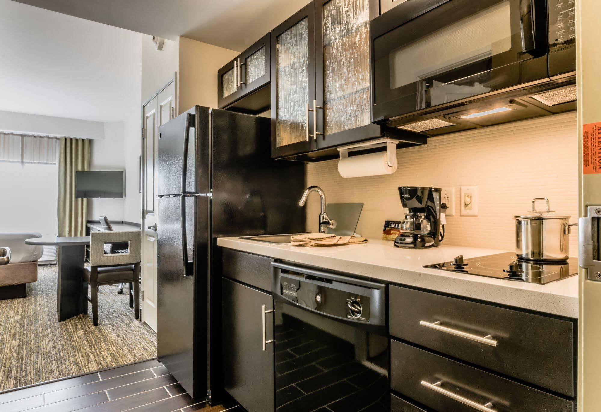 Candlewood Suites - Hartford Downtown Bagian luar foto